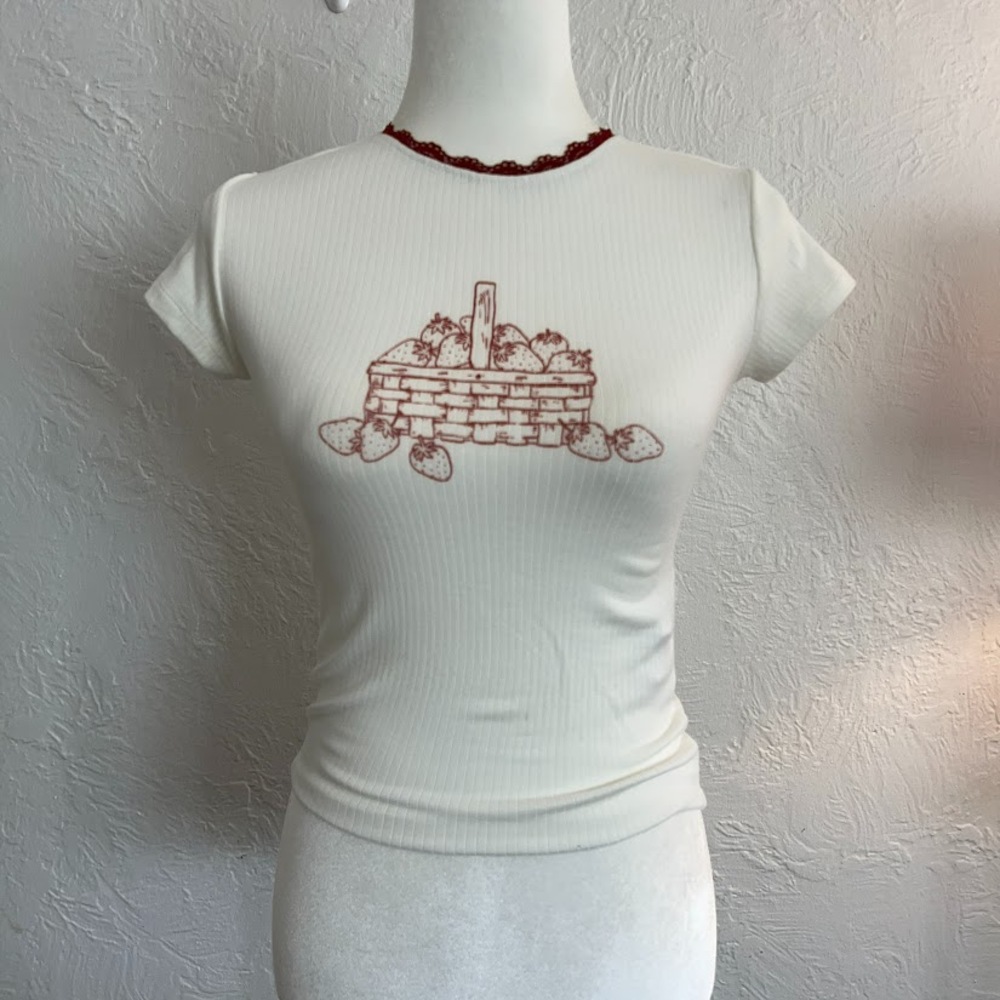 Motel Baby Tee Shirt White Ribbed Strawberry Basket Lace Trim Sz S Stretch Y2K